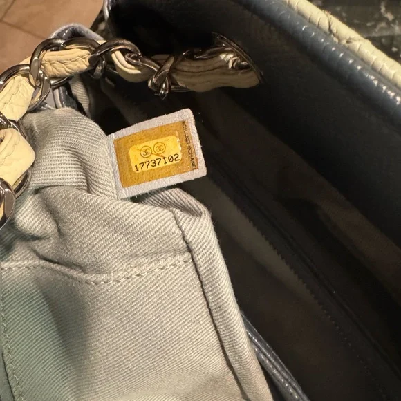 CHANEL Quilted caviar leather Shoulder Bag - Seafoam color with light blue - Picture 7 of 14